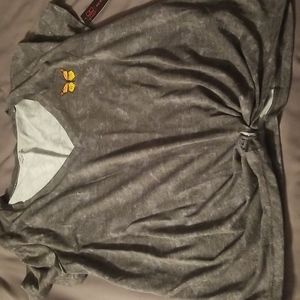 Cute No Boundaries short sleeve shirt with knot. size large